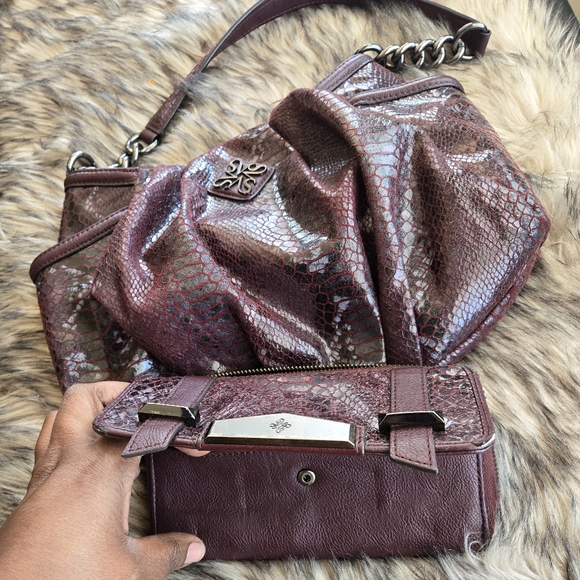 Simply Vera Vera Wang Snakeskin Shouler Bag with Wallet Burgundy - Picture 7 of 7